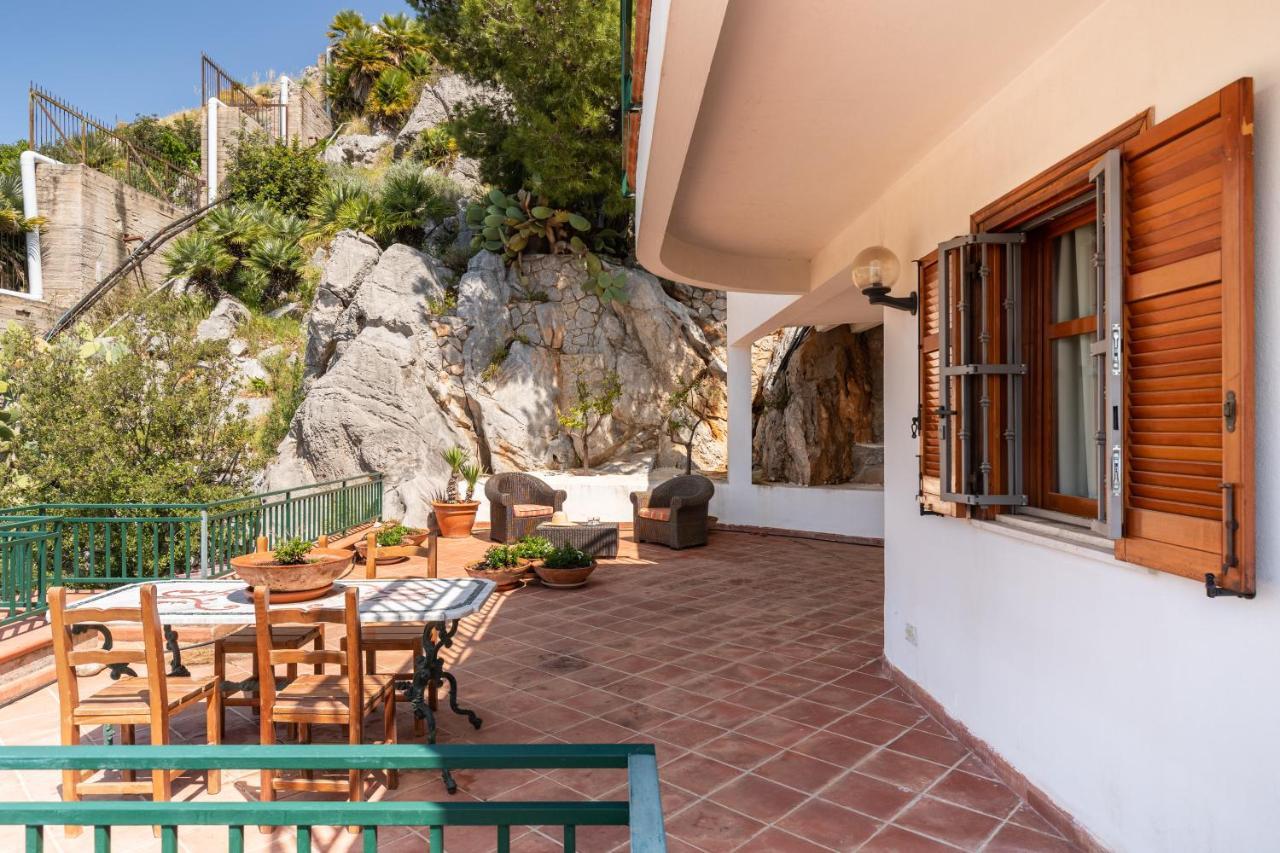 Vista Mare Con Piscina Privata A Mondello Palermo