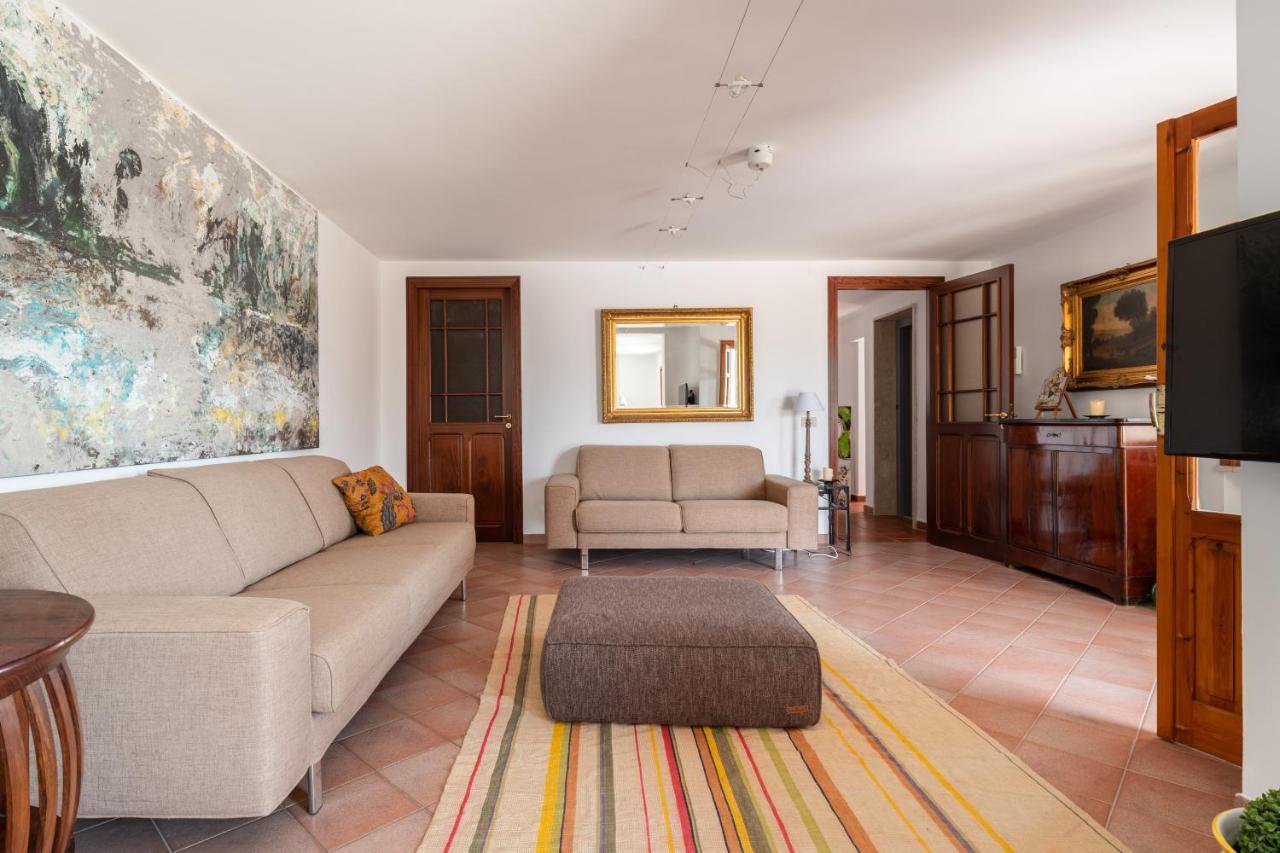 Villa Vista Mare Con Piscina Privata A Mondello Palermo