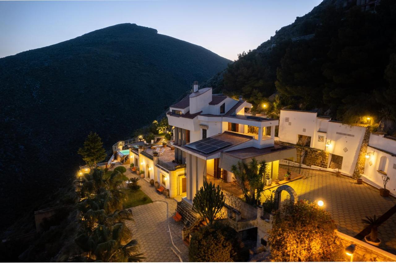 Villa Vista Mare Con Piscina Privata A Mondello Palermo